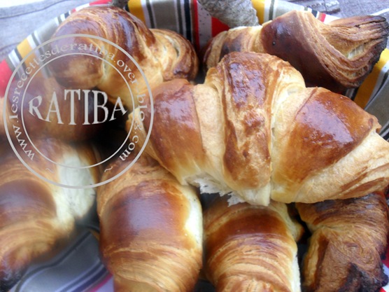 Croissants Au Beurre Fait A La Maison Homemade Croissants English Youtube